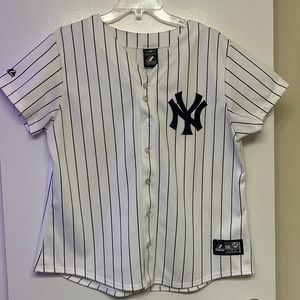 Women’s NY Yankees jersey top
